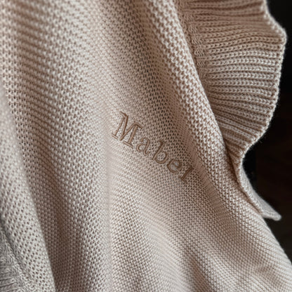 Ruffle baby deken met naam beige